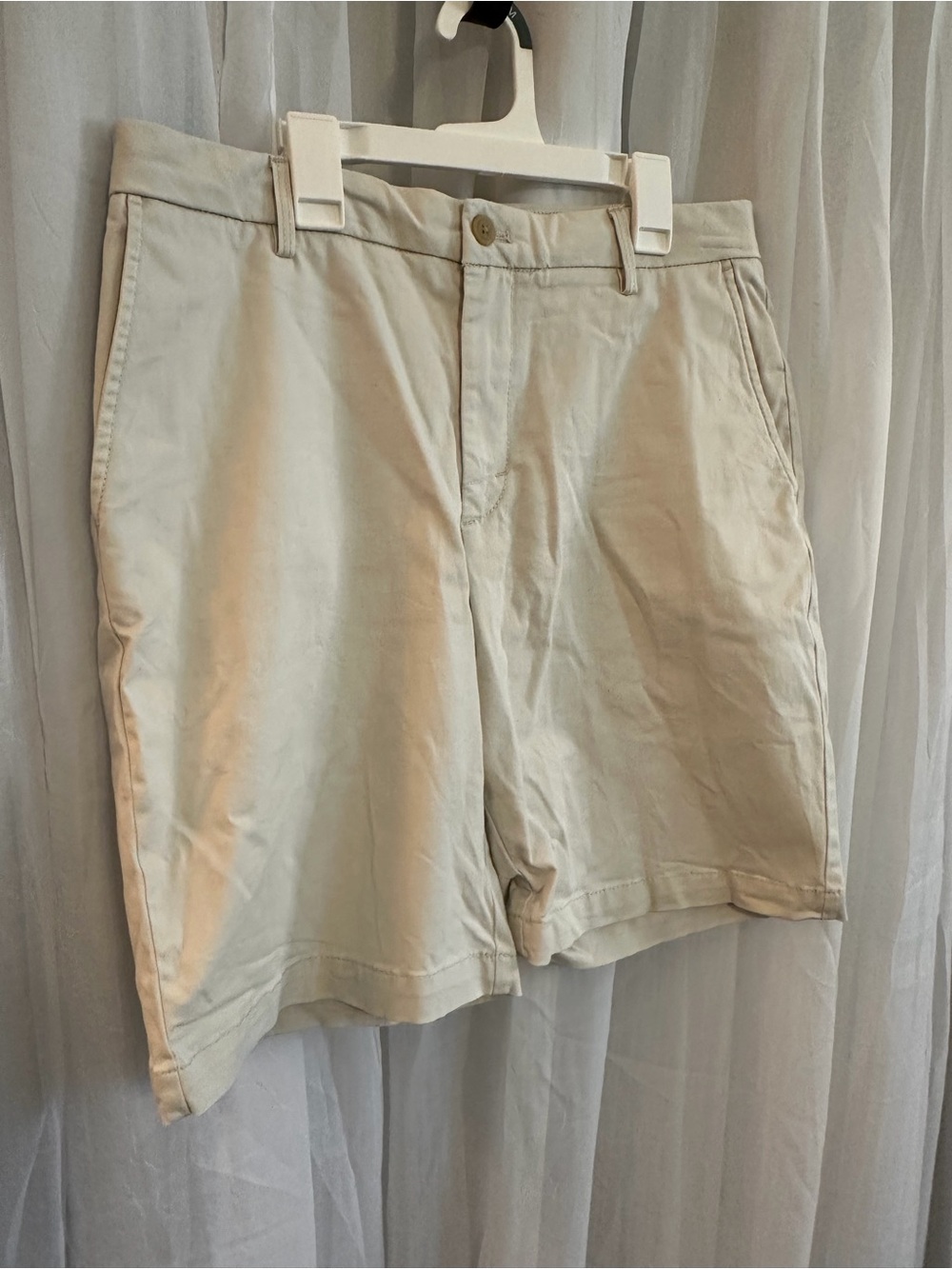 Izod Men's Cream Flat Front Chino Shorts